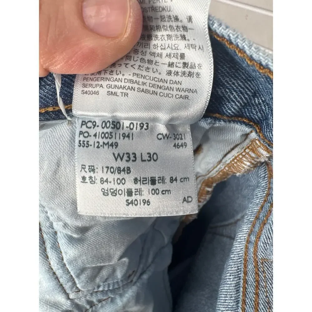 Levi’s Jeans Men’s 33x30 Medium Wash 501 Button Fly 100% Cotton Modern Classic